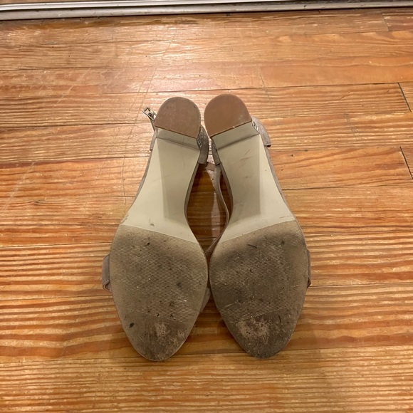 Heels - Picture 3 of 4